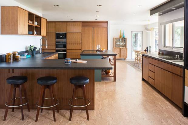 exclusive-home-tour-mid-century-goals-mid-century-modern-design-kitchen-with-black-counter-and-barstools-582cb079b10e030841bd5408-w620_h800