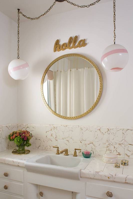 exclusive-home-tour-mid-century-goals-mid-century-modern-design-white-bathroom-with-circular-mirror-582cb17450250a0828f2ea18-w620_h800