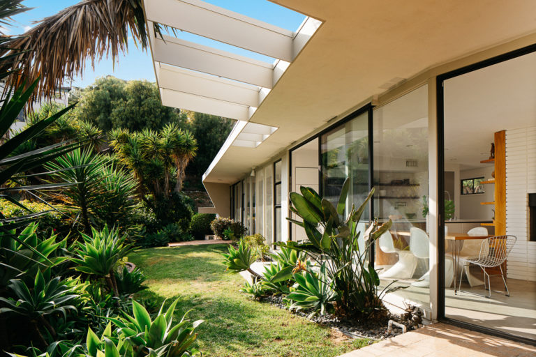 MidCentury Retreat in Los Feliz's Franklin Hills! Listed at 1,199,000 and sold for 1,477,470!