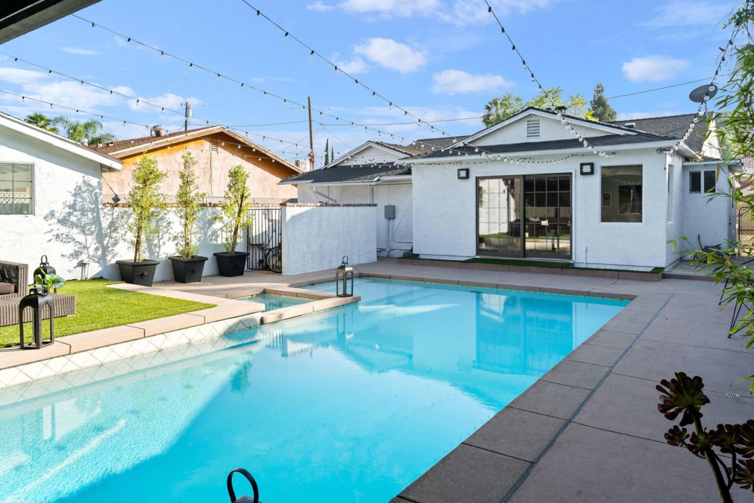 Musical Pool Home in Lake Balboa / Van Nuys