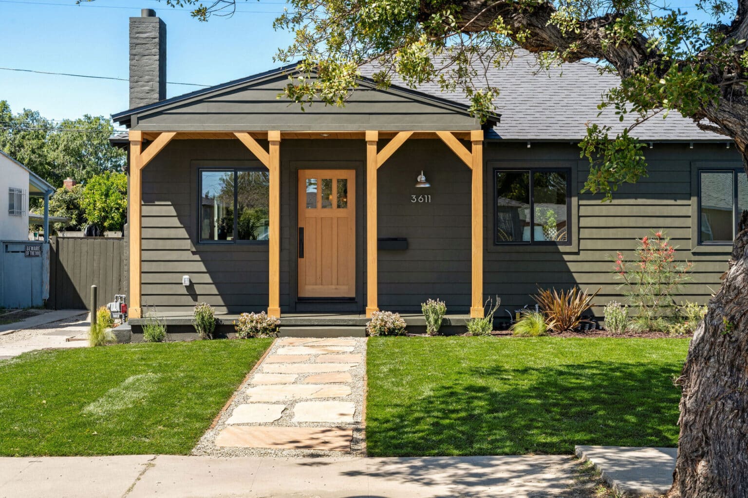Captivating California Bungalow in Crenshaw Manor