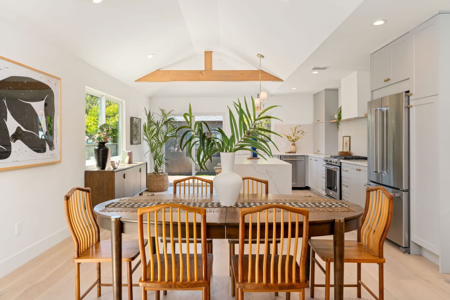 Captivating California Bungalow in Crenshaw Manor