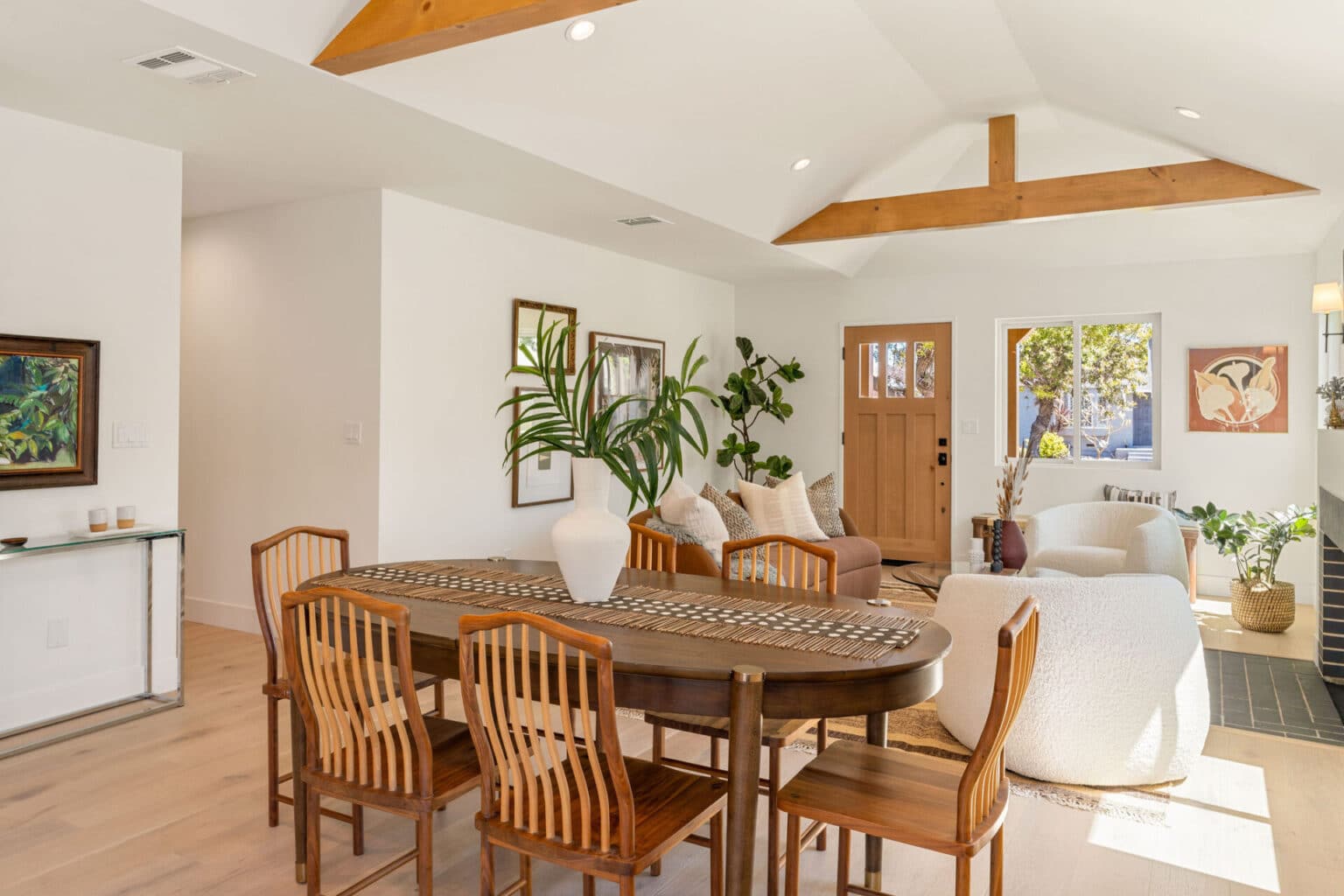 Captivating California Bungalow in Crenshaw Manor