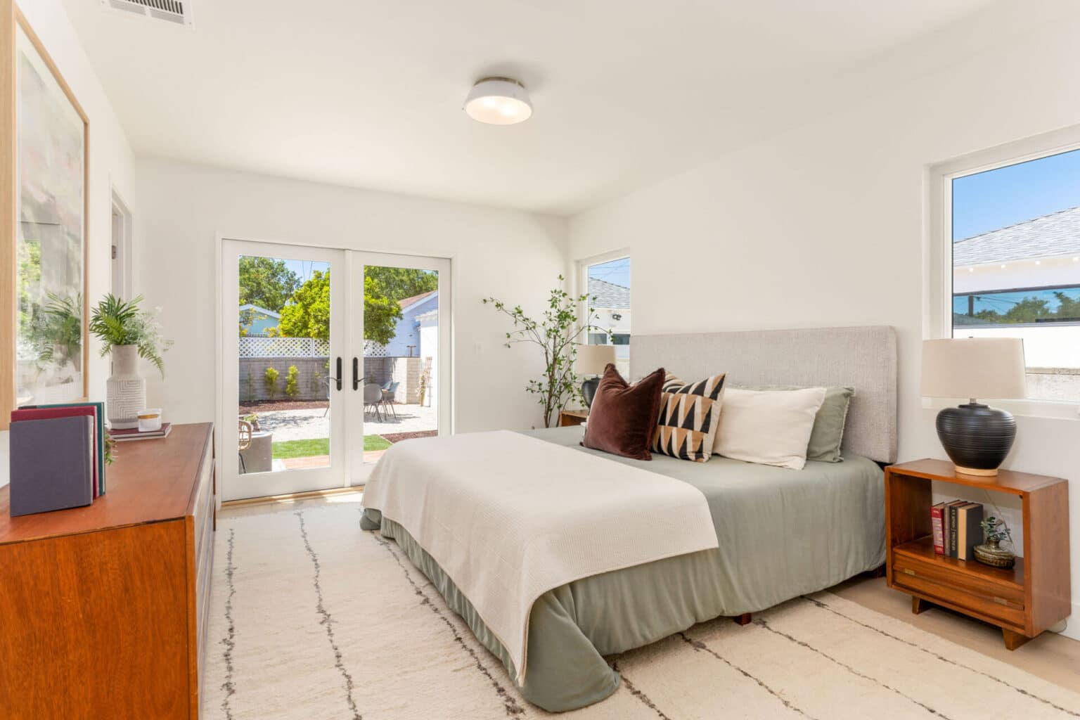 Captivating California Bungalow in Crenshaw Manor