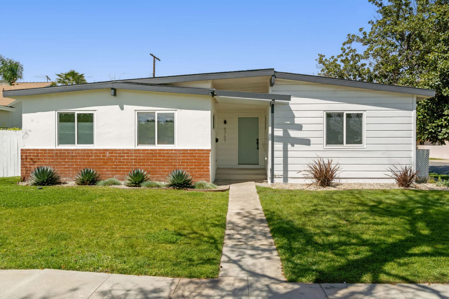 MCM with a Pool in Encino Village!